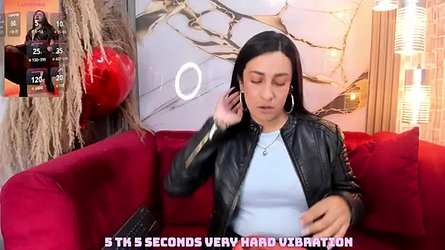 Snapshot of Bella_williamss_ chatting on December 20, 2025, 7:43 pm Bella williamss online show from December 20, 2025, 7:43 pm