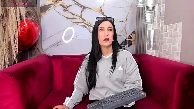 Snapshot of Bella_williamss_ chatting on December 21, 2025, 1:18 pm Bella williamss online show from December 21, 2025, 1:18 pm