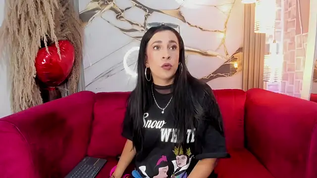 Bella williamss  online show from June 15, 2026, 7:38 pm