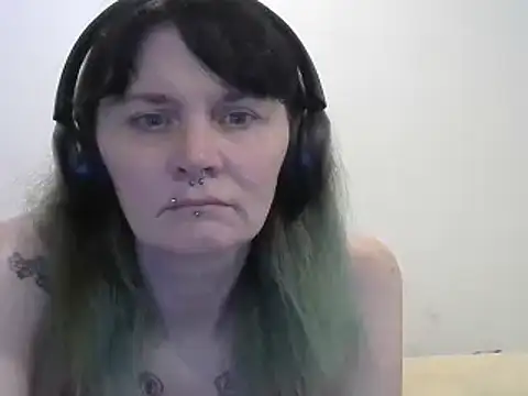 Hotmodel1984 online show from April 8, 2026, 5:02 pm