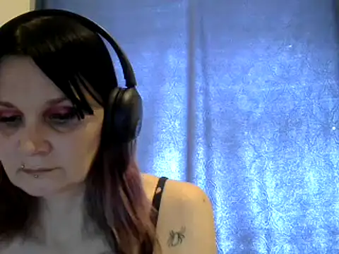Snapshot of Hotmodel1984 chatting on May 10, 2026, 5:29 pm Hotmodel1984 online show from May 10, 2026, 5:29 pm