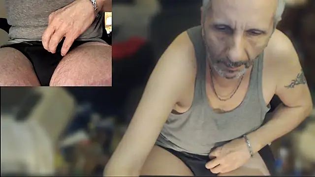 maxdaddy690 online show from May 7, 2026, 8:03 pm