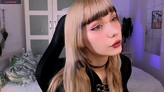 Cherry Bite online show from November 13, 2025, 9:47 pm