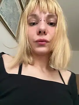 Snapshot of Cherry_Bite chatting on August 1, 2026, 4:34 am Cherry Bite online show from August 1, 2026, 4:34 am