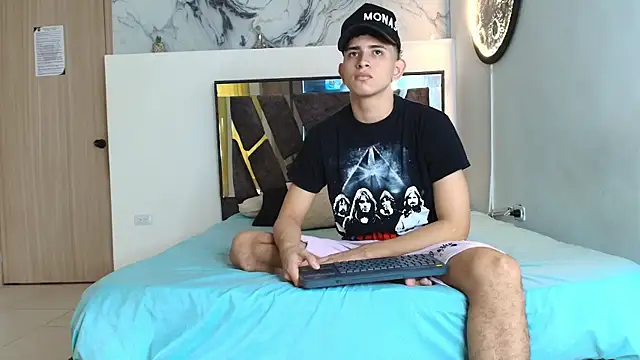 KING OFF BOYS online show from November 9, 2025, 1:31 pm