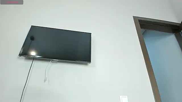 Snapshot of Zirael_swan chatting on October 22, 2025, 1:39 am Zirael swan online show from October 22, 2025, 1:39 am