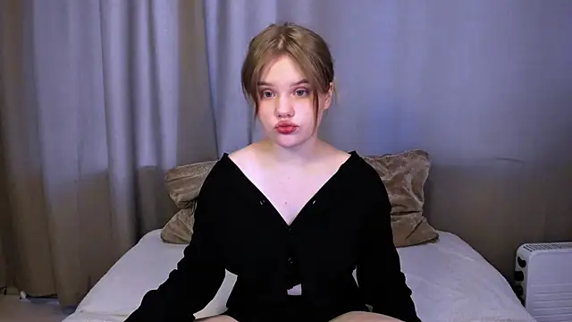 LaseyMoon online show from March 1, 2025, 1:11 am