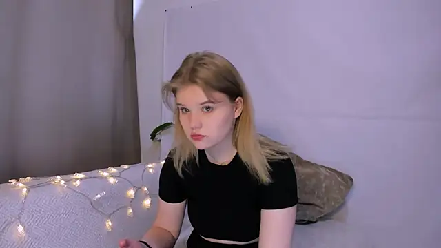 LaseyMoon online show from March 12, 2025, 1:25 am