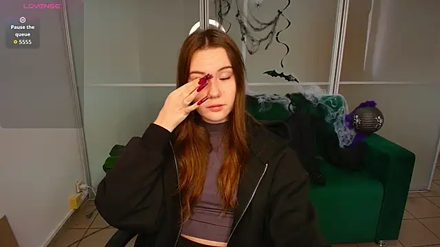 ElenaOconar online show from November 4, 2025, 6:45 am