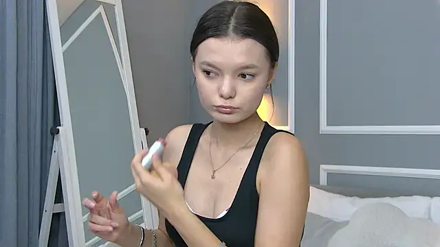 AsterQuinn online show from October 3, 2025, 4:26 pm