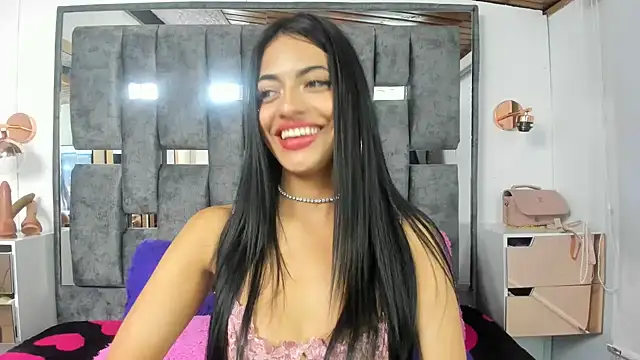 Snapshot of EMYCLARK01 chatting on July 10, 2026, 1:43 am EMYCLARK01 online show from July 10, 2026, 1:43 am