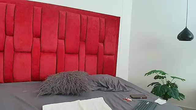 Snapshot of Vaiolett_Smith chatting on March 1, 2025, 1:29 pm Vaiolett Smith online show from March 1, 2025, 1:29 pm