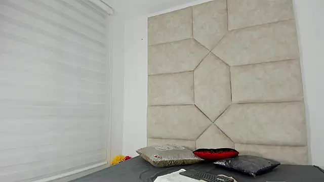 Snapshot of Vaiolett_Smith chatting on September 24, 2025, 10:51 am Vaiolett Smith online show from September 24, 2025, 10:51 am