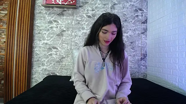 Snapshot of MaeveKuro chatting on September 9, 2025, 3:06 am MaeveKuro online show from September 9, 2025, 3:06 am