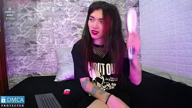 Snapshot of MaeveKuro chatting on October 1, 2025, 3:12 am MaeveKuro online show from October 1, 2025, 3:12 am