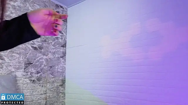 Snapshot of MaeveKuro chatting on October 6, 2025, 3:04 am MaeveKuro online show from October 6, 2025, 3:04 am