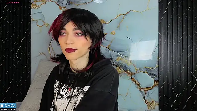 Snapshot of MaeveKuro chatting on October 17, 2025, 3:20 am MaeveKuro online show from October 17, 2025, 3:20 am