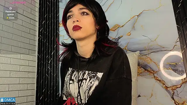 Snapshot of MaeveKuro chatting on November 5, 2025, 3:06 am MaeveKuro online show from November 5, 2025, 3:06 am