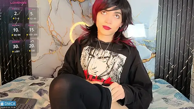 Snapshot of MaeveKuro chatting on November 10, 2025, 3:38 am MaeveKuro online show from November 10, 2025, 3:38 am