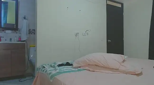 roxanasexy2025 online show from March 12, 2025, 3:51 pm