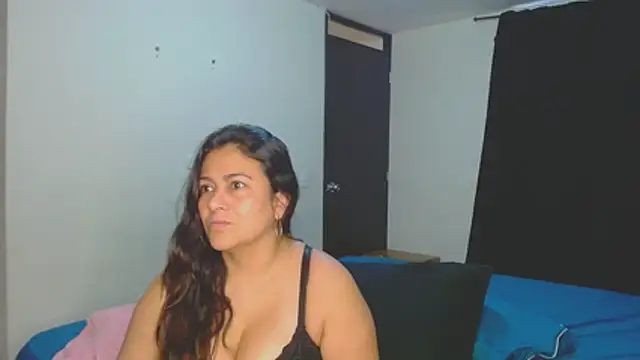 roxanasexy2025 online show from December 5, 2025, 12:47 pm