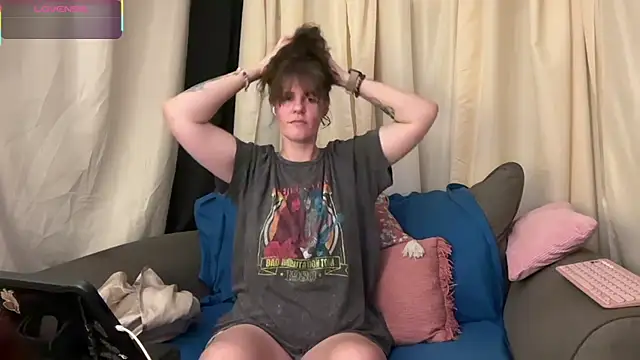 mothh1 online show from April 23, 2026, 3:03 pm