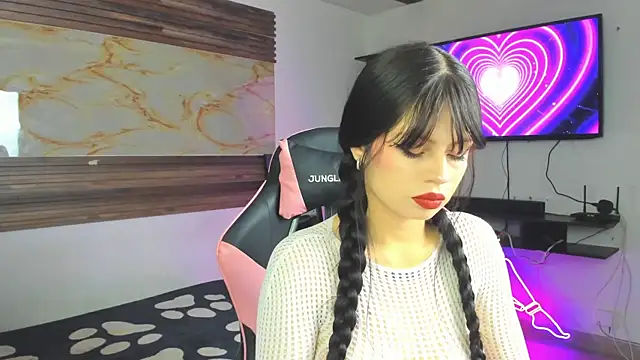 Snapshot of Cloe_roouse chatting on October 28, 2025, 8:22 pm Cloe roouse online show from October 28, 2025, 8:22 pm