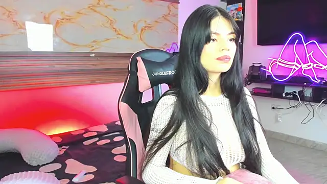 Snapshot of Cloe_roouse chatting on November 10, 2025, 7:02 pm Cloe roouse online show from November 10, 2025, 7:02 pm