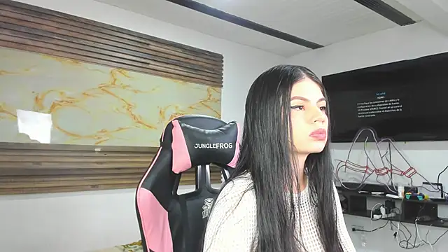 Snapshot of Cloe_roouse chatting on December 4, 2025, 9:12 pm Cloe roouse online show from December 4, 2025, 9:12 pm