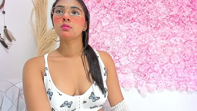 Melodymoore  online show from February 14, 2026, 9:22 pm