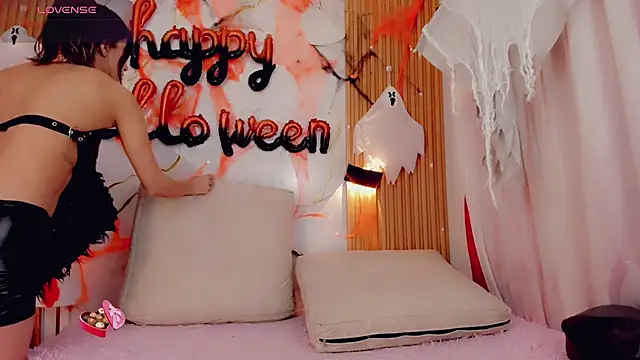 ValeriCardenas online show from October 26, 2025, 12:27 am