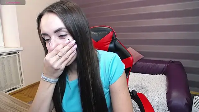 JenniferStone online show from October 4, 2025, 7:06 am