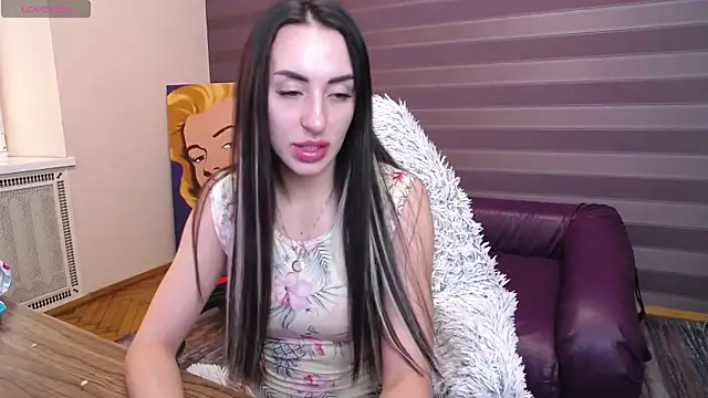 JenniferStone online show from April 22, 2026, 7:33 am