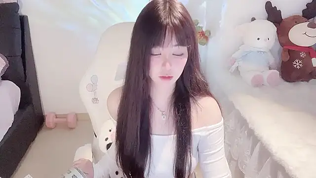 Milla-z online show from September 10, 2025, 8:14 am