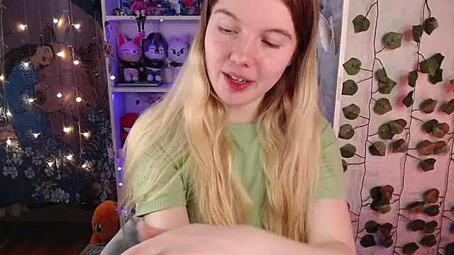 Strawberry juli online show from February 27, 2025, 5:24 am