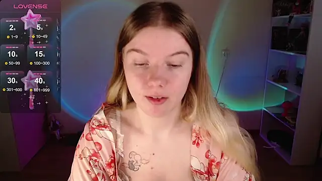 Strawberry juli online show from September 16, 2025, 9:10 am