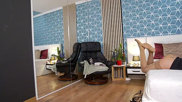 zoeylarkens online show from March 1, 2025, 6:00 pm