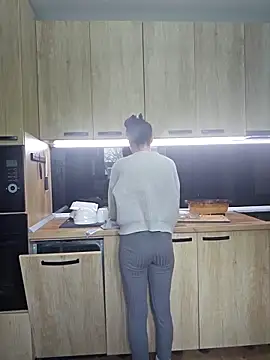 zoeylarkens online show from March 13, 2025, 12:35 pm