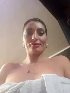 zoeylarkens online show from October 27, 2025, 4:16 am