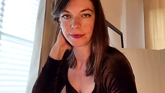 Snapshot of Rosemarie_Blu chatting on June 10, 2026, 9:52 am Rosemarie Blu online show from June 10, 2026, 9:52 am