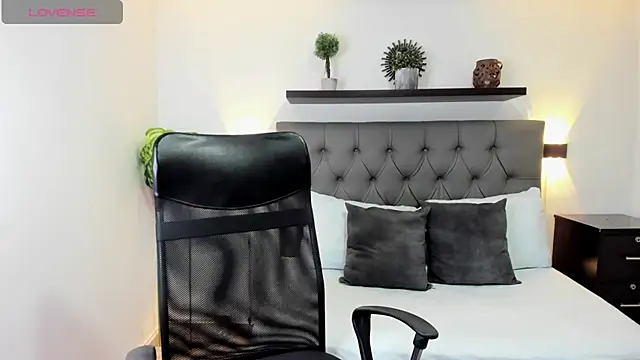 dulce victoriaa  online show from March 14, 2025, 7:12 pm