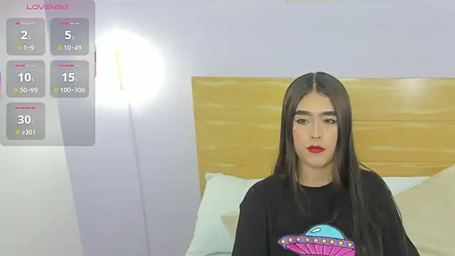 dulce victoriaa  online show from May 13, 2026, 3:59 am
