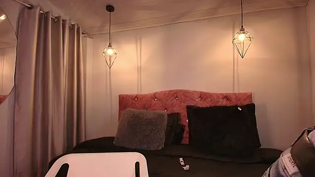 miaoconell online show from December 5, 2025, 9:00 pm