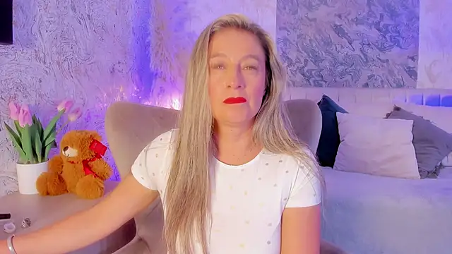 Liannaa  online show from September 27, 2025, 7:08 pm