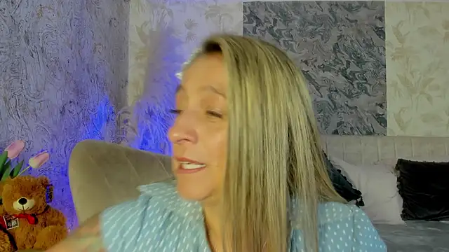 Liannaa  online show from October 8, 2025, 11:46 pm