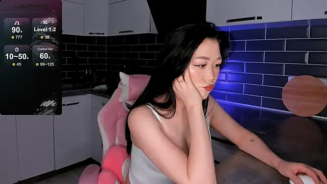 ShaiyaMinn3 online show from April 21, 2026, 3:28 pm