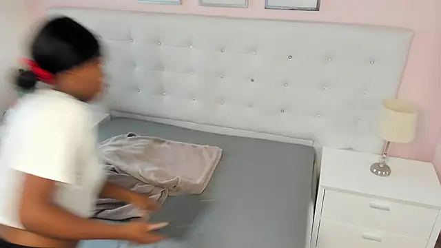 RitaGibsonn online show from February 16, 2026, 7:32 pm