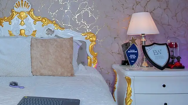 ScarlettWallace online show from March 13, 2025, 6:23 pm