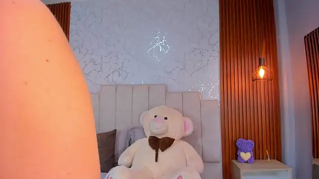 ScarlettWallace online show from November 17, 2025, 4:46 pm