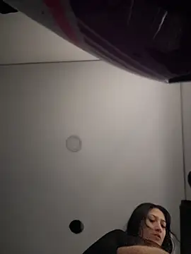 Mila LS online show from December 4, 2025, 12:58 pm